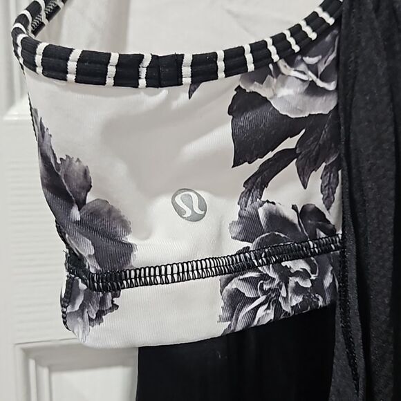 Lululemon Flowing Tank w/built in sport bra - Picture 5 of 5